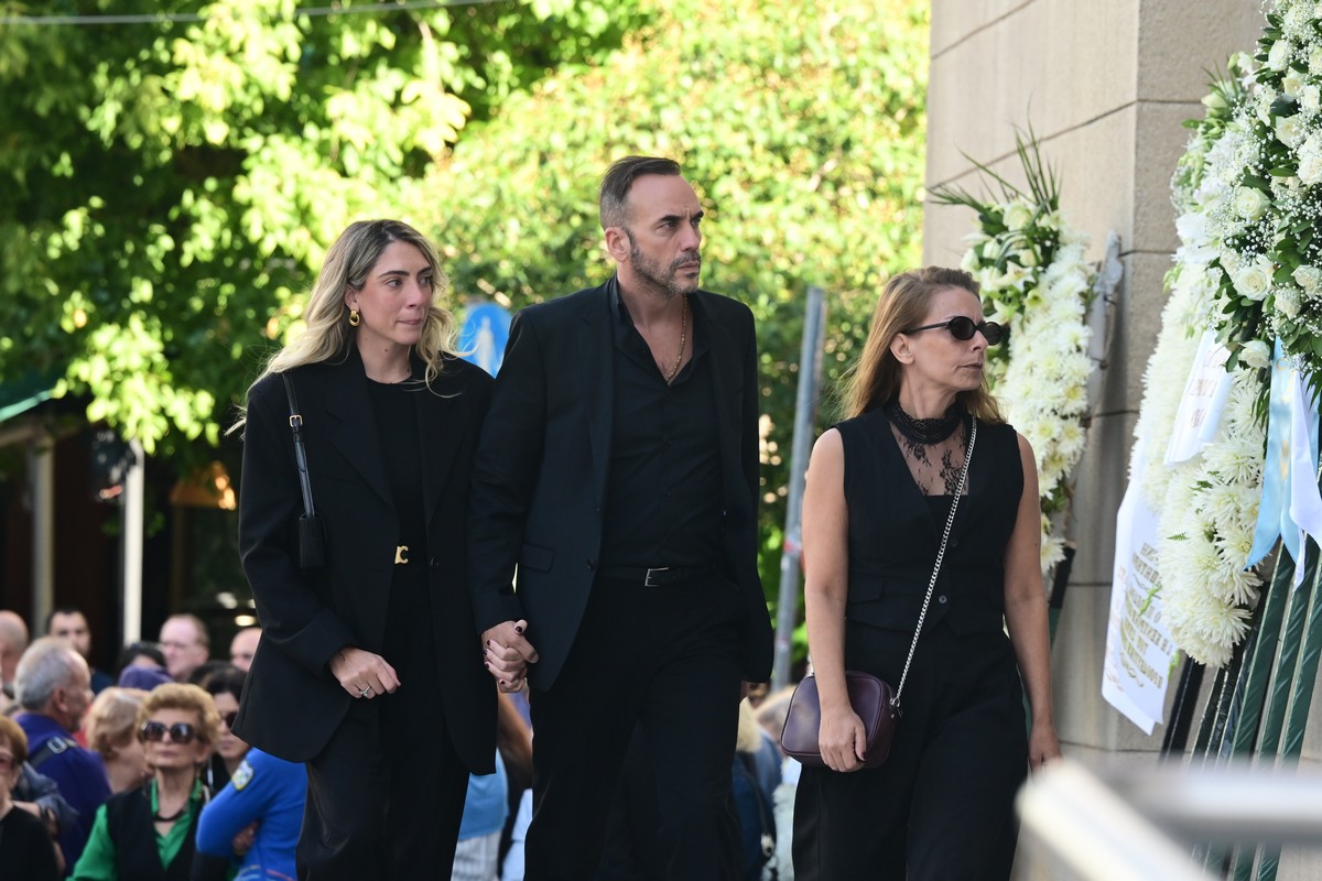 Διονύσης Σαββόπουλος: Σε λαϊκό προσκύνημα η σορός του (ΦΩΤΟ)