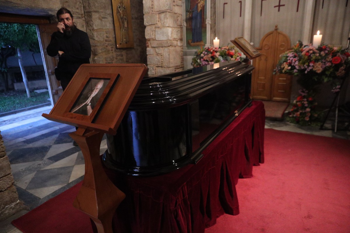 Διονύσης Σαββόπουλος: Σε λαϊκό προσκύνημα η σορός του (ΦΩΤΟ)