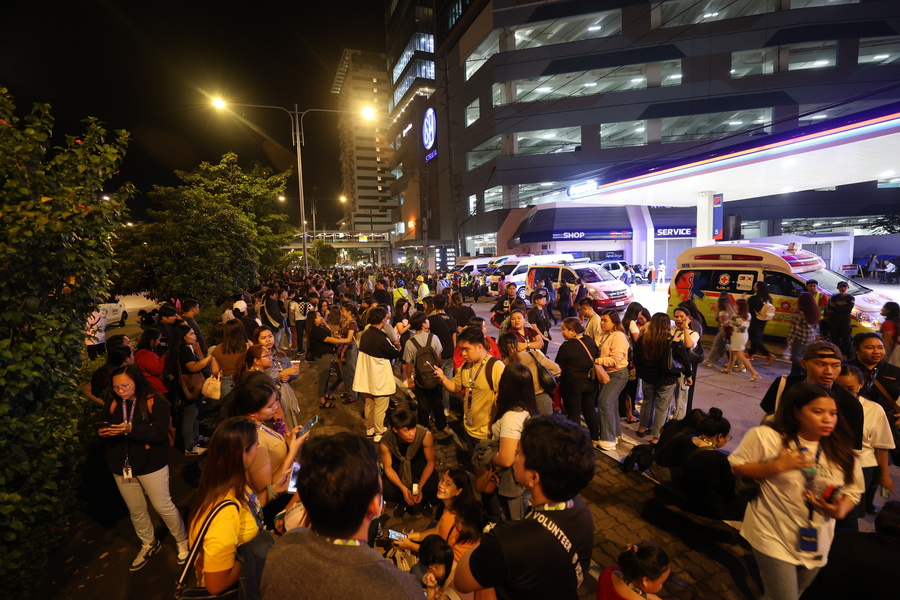 Η στιγμή που ο Εγκέλαδος «χτυπάει» τις Φιλιππίνες με 6,9 Ρίχτερ (VIDEO)