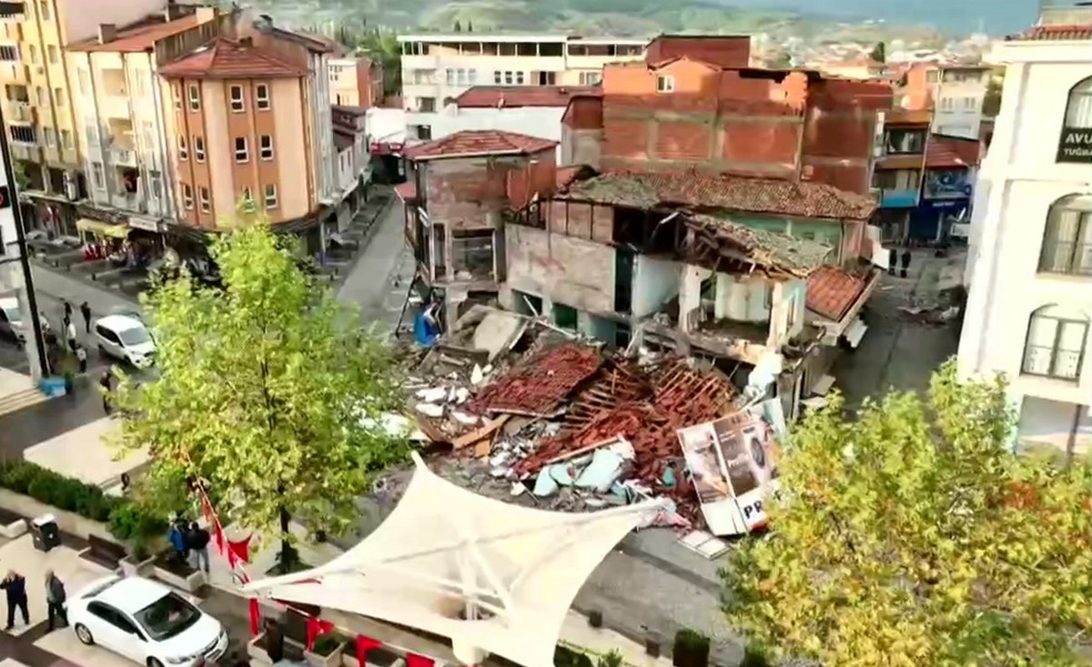 Πάνω από 300 μετασεισμοί στην Τουρκία μετά τα 6,1 Ρίχτερ (VIDEO)