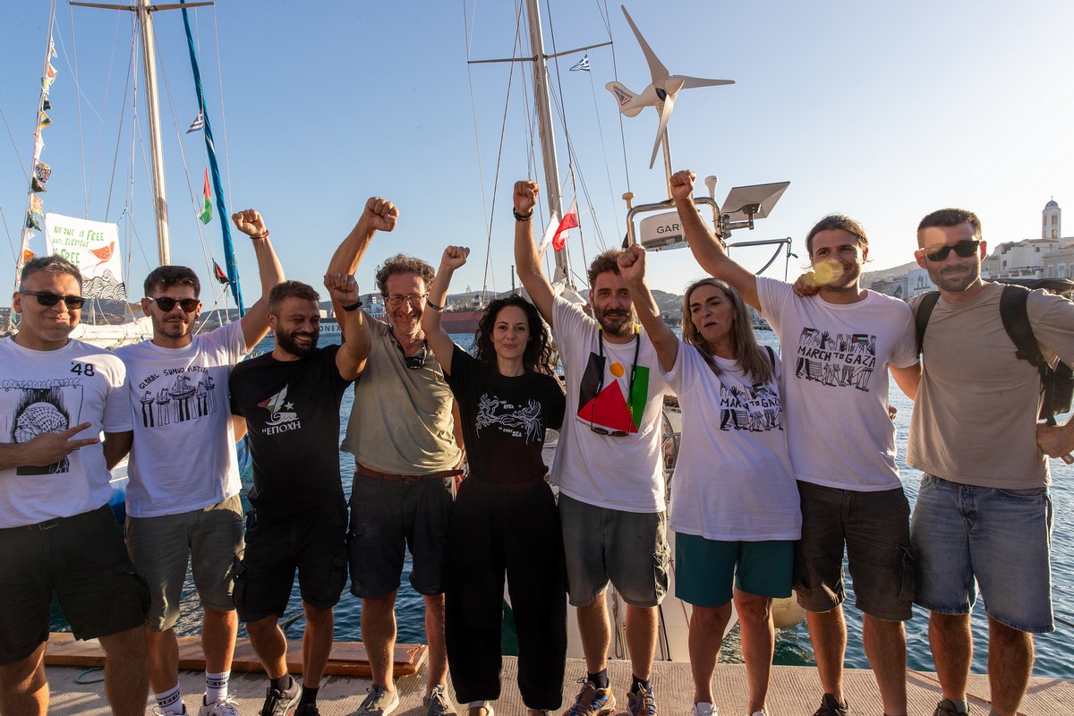 Επιστρέφουν οι 27 Έλληνες του στολίσκου για τη Γάζα (VIDEO)