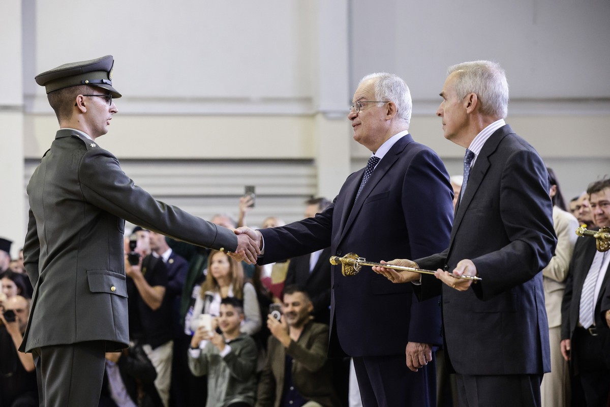 Θεσσαλονίκη: Τα ξίφη στους νέους αξιωματικούς της ΣΣΑΣ επέδωσε ο Κων. Τασούλας (ΦΩΤΟ)