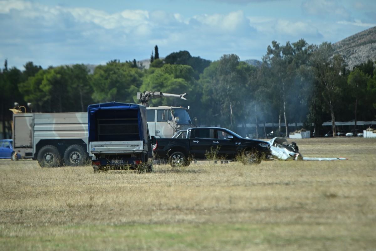 Διασωληνωμένος ο ένας πιλότος μετά την πτώση του αεροσκάφους στο Τατόι
