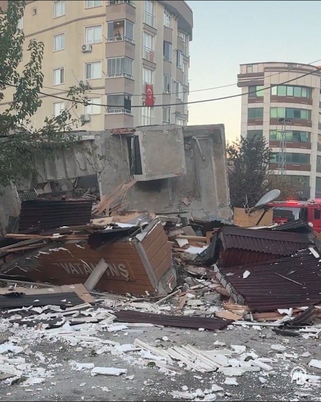 Τουρκία: Κατάρρευση εξαώροφου κτιρίου – Φόβοι για εγκλωβισμένους