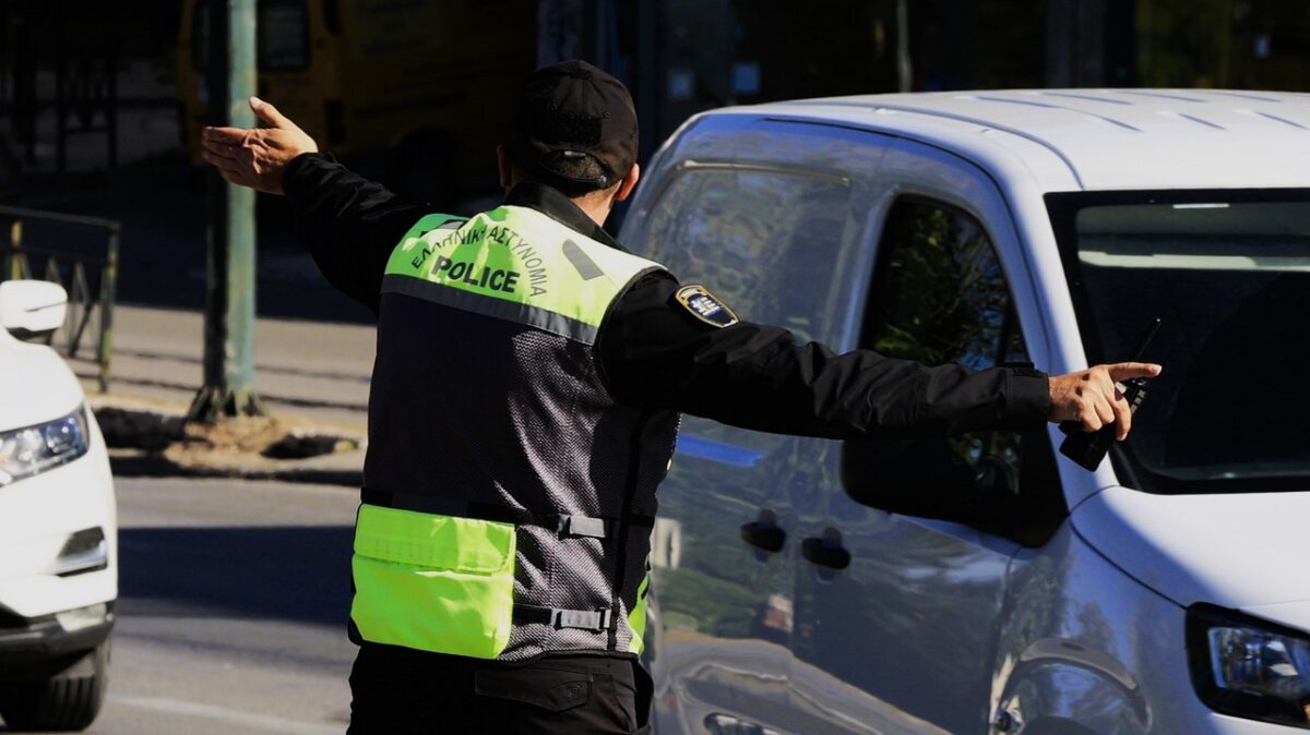 56χρονος έκανε όπισθεν στη ΛΕΑ της Αττικής οδού για 1,5 χλμ. – Οδηγούσε χωρίς δίπλωμα