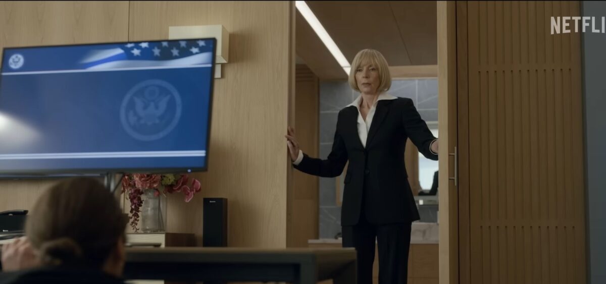 Η Διπλωμάτισσα: Το δημοφιλές θρίλερ του Netflix επιστρέφει (VIDEO)