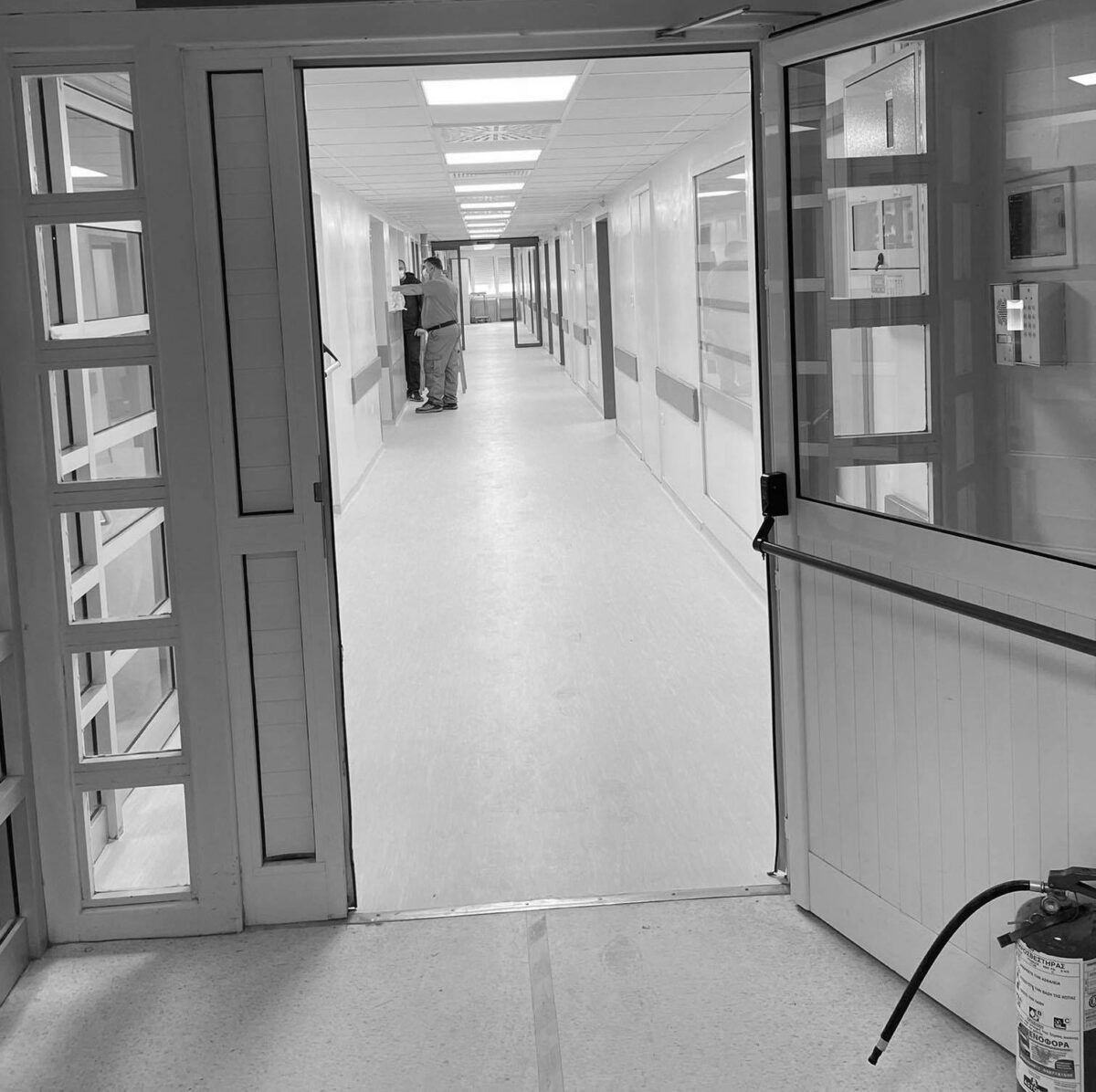 Βουλευτής και καθηγητής ιατρικής συγκρίνει την Ελλάδα με την… Ελβετία!