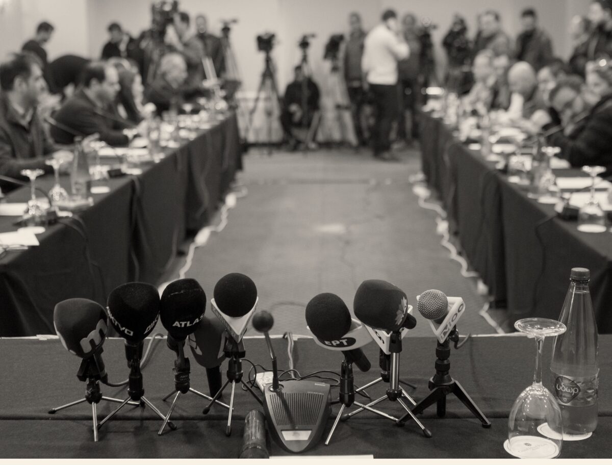 Ο μύθος, η εξομολόγηση και η… κλάψα, τα τρία είδη του πολιτικού βιβλίου