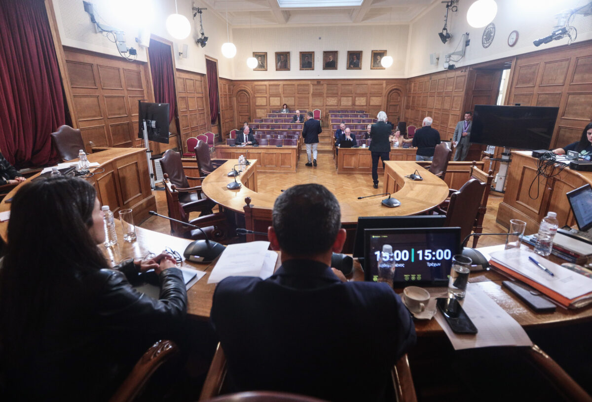 Αν «οι Περιφέρειες είναι οι τελευταίες τρύπες του ζουρνά» οι αντιπεριφερειάρχες τι είναι;