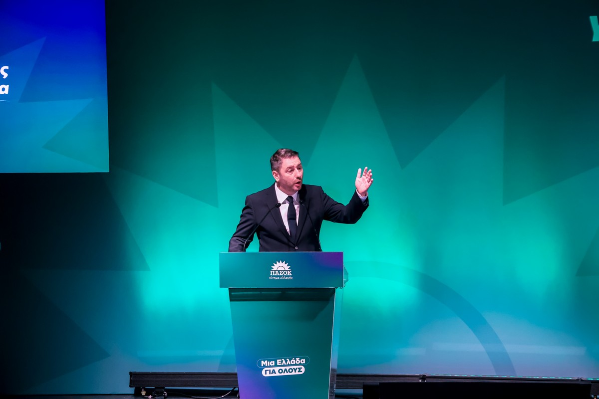 ΠΑΣΟΚ: Εκλογική ετοιμότητα και σφοδρή κριτική στην κυβέρνηση από Ανδρουλάκη – Συνέδριο και Βουλή τα επόμενα μέτωπα