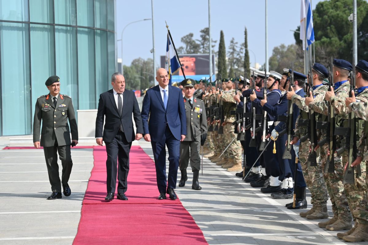 Στην Κύπρο ο Δένδιας- Συνάντηση με Χριστοδουλίδη