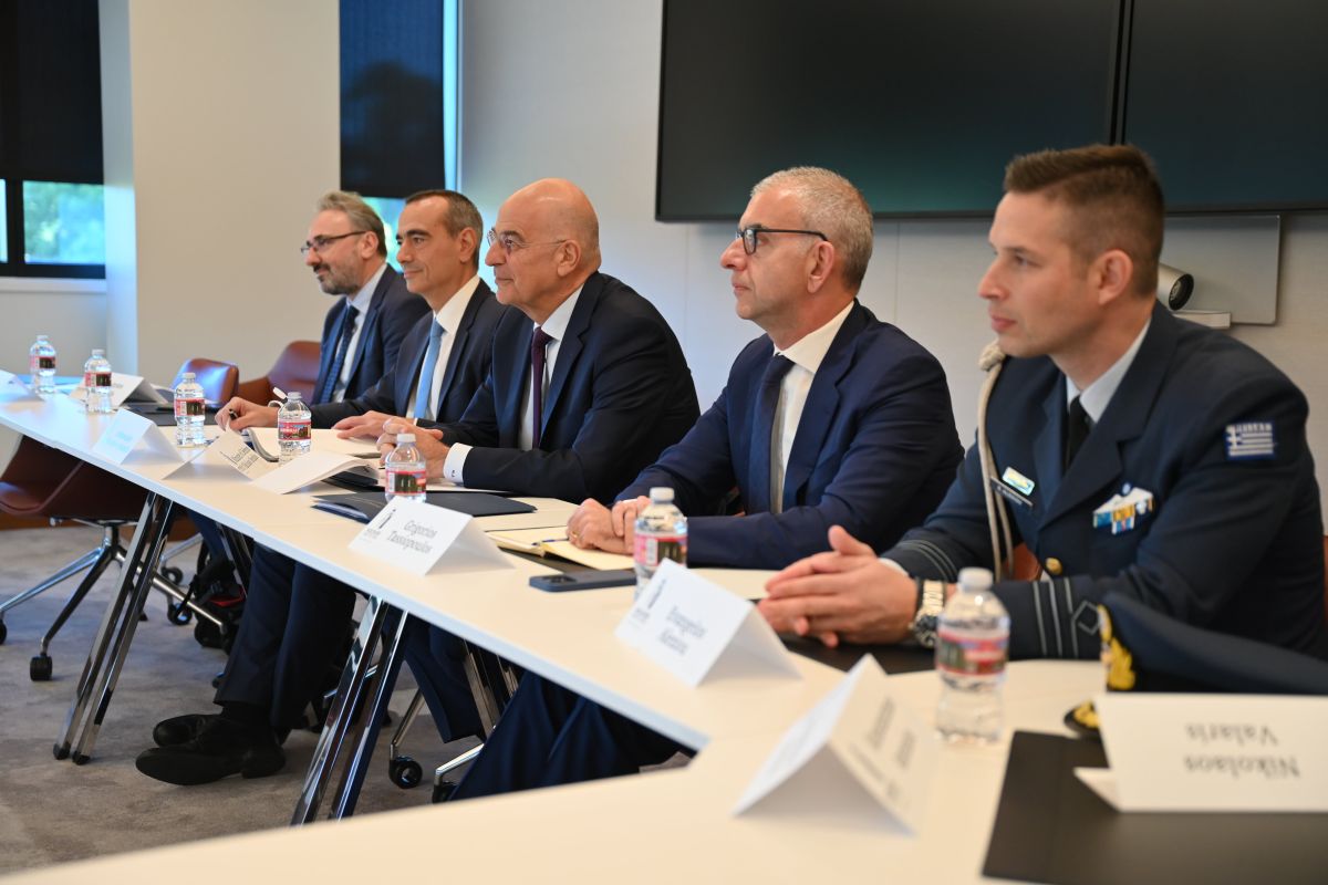 Συναντήσεις Δένδια στην Καλιφόρνια για τα καινοτόμα αμυντικά συστήματα