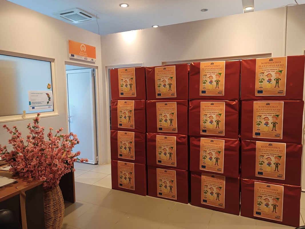 «Τα ξωτικά φέρνουν τα δώρα τους» σε σχολεία του δήμου Ωραιοκάστρου