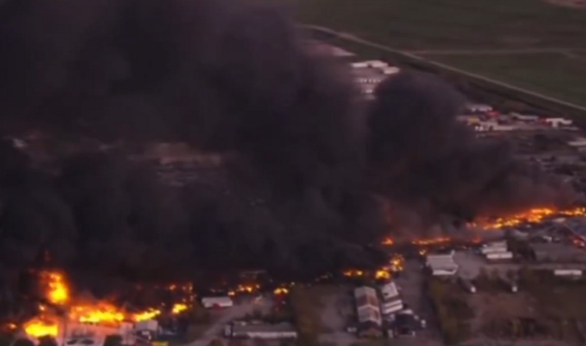 ΗΠΑ: Αεροσκάφος συνετρίβη – Τουλάχιστον επτά νεκροί και αρκετοί τραυματίες (VIDEO)