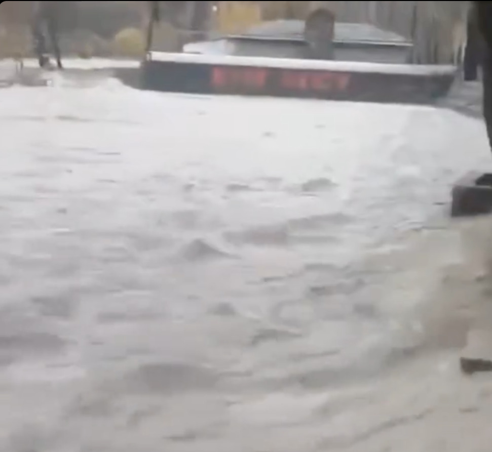 Κοζάνη: Υπερχείλιση του Αλιάκμονα στο Νεστόριο – Ζημιές στο River Party και στο Γράμμο (VIDEO)