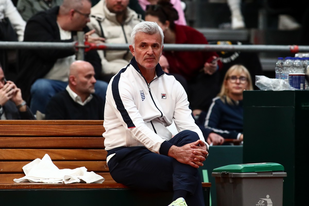 Ο πατέρας Τσιτσιπάς υποστήριξε ότι εκείνος οδηγούσε με 213 χλμ. την Lotus (VIDEO)