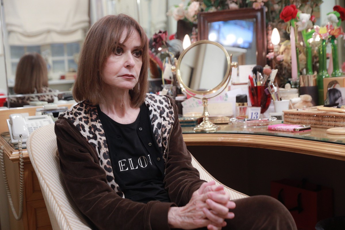 Εφτά διάσημοι Έλληνες και οι παραξενιές τους: Ποιος κουβαλά πάντα ένα σβηστό τσιγάρο