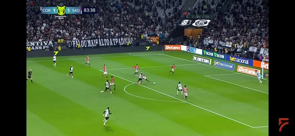 Ο Ντεπάι απάντησε με γκολάρα σε σχολιαστή που τον «έκραζε» (VIDEO)