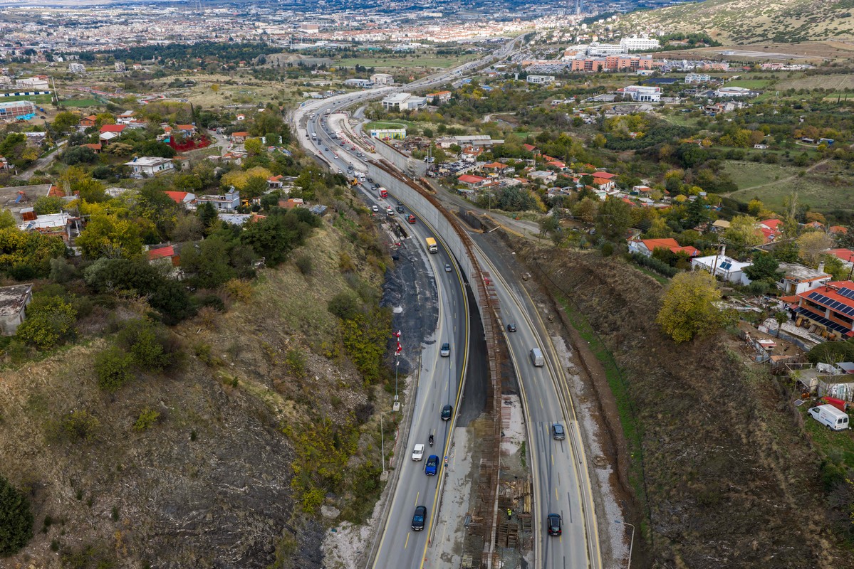 Δημαρχιακές αγάπες, κομματικός σουρεαλισμός, και πολλά μπάζα από το FlyOver