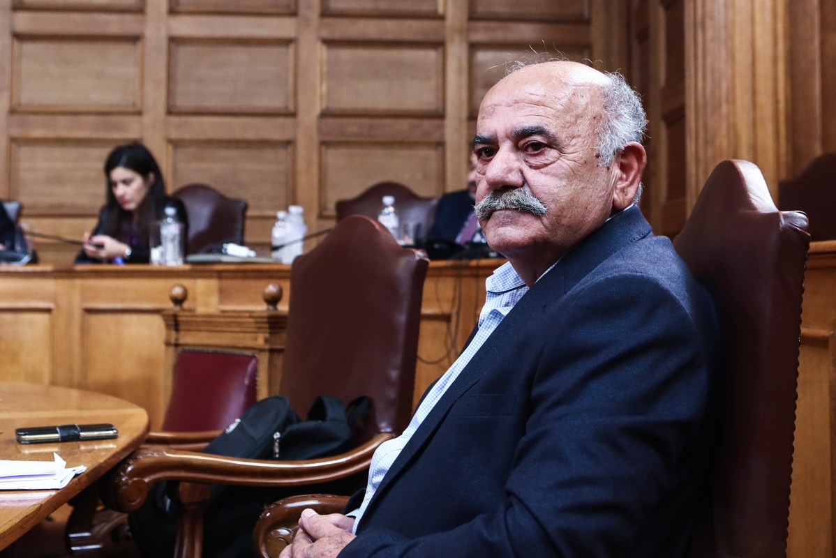 Φραπέδες, καφέδες και φοροελαφρύνσεις στα σημερινά πρωτοσέλιδα