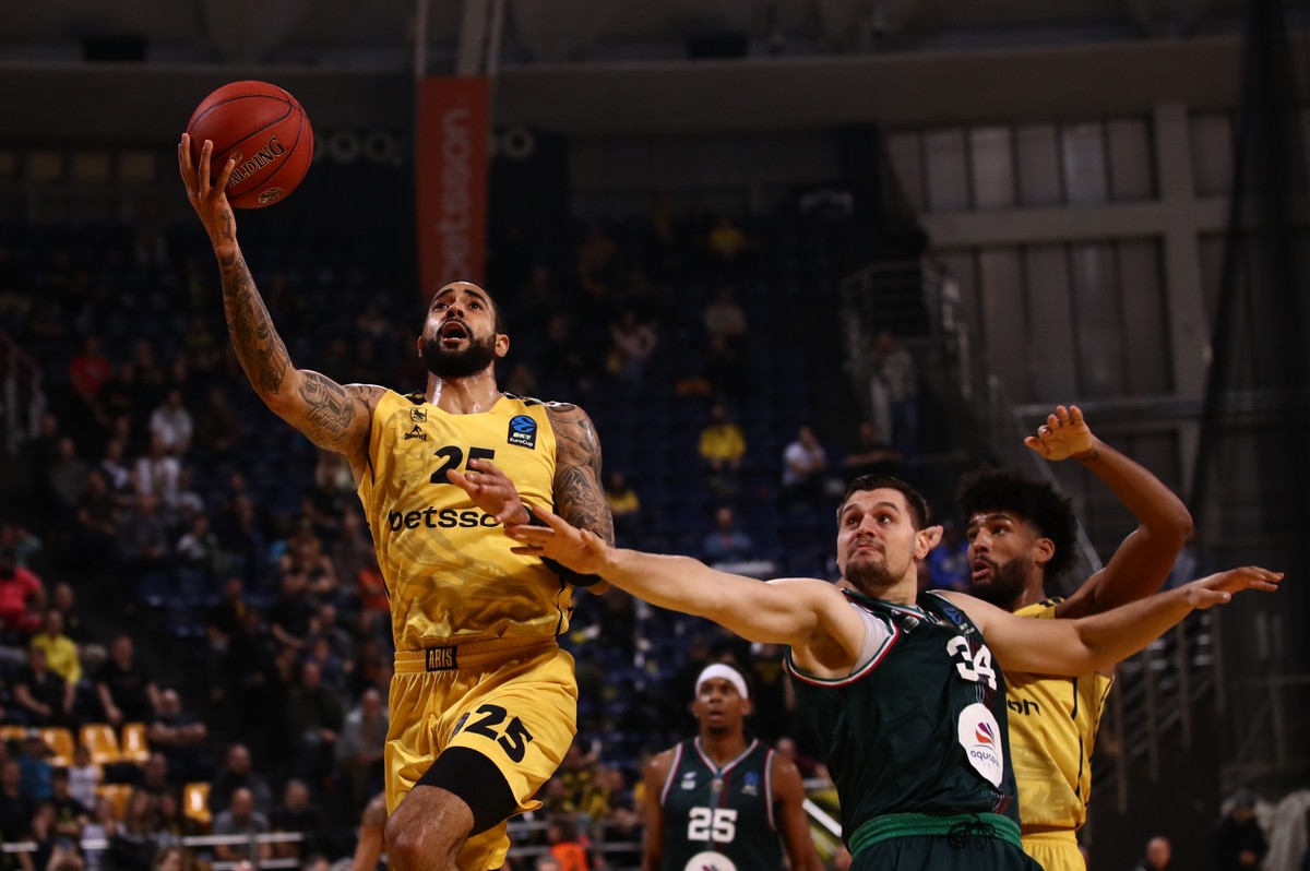 Αγχωτική νίκη του Άρη κόντρα στην Σλασκ