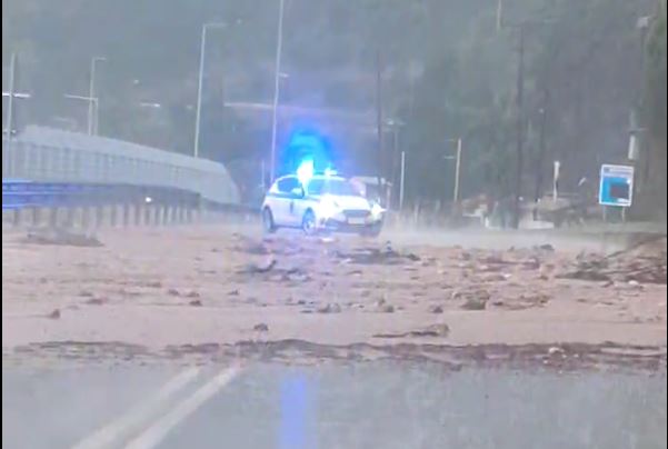 Κλειστοί δρόμοι στην Ηγουμενίτσα από την ισχυρή βροχόπτωση (VIDEO)