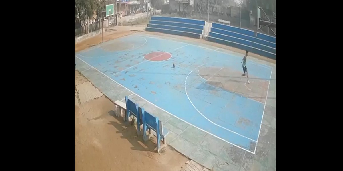 Τραγικός θάνατος 16χρονου στην Ινδία – «Πλακώθηκε» από μπασκέτα μετά από κάρφωμα και έχασε τη ζωή του (VIDEO)