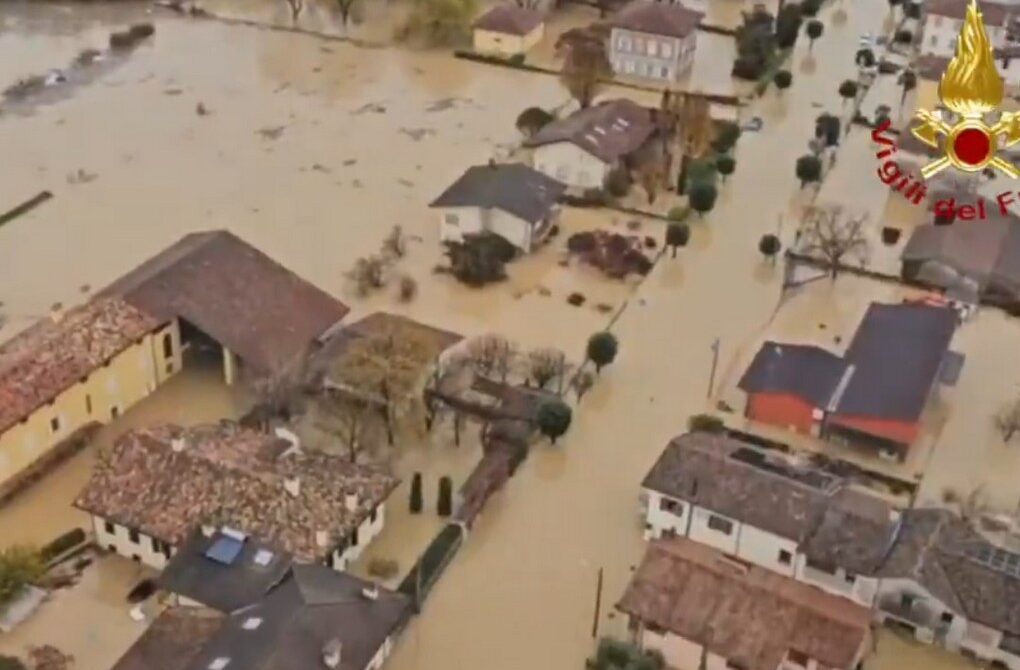Ιταλία: Δύο αγνοούμενοι μετά από κακοκαιρία – Πλημμύρισαν δρόμοι (VIDEO)