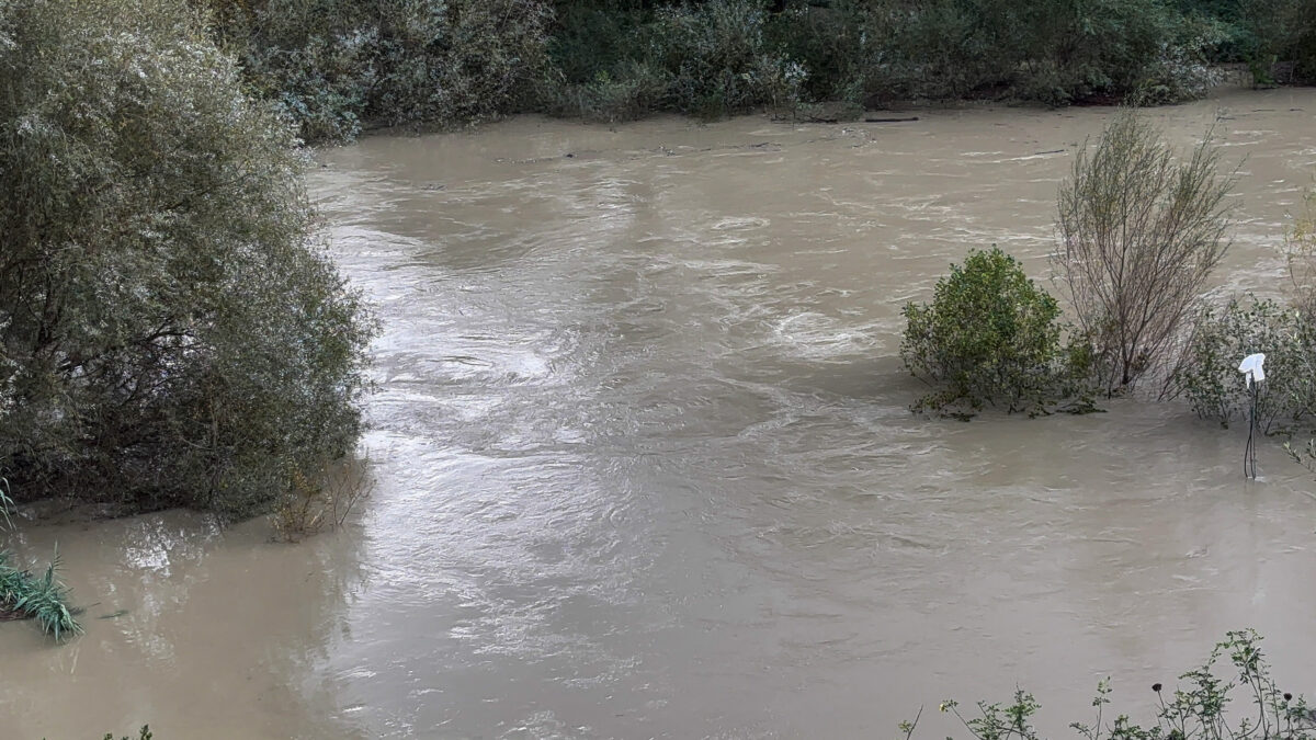 Σφοδρή κακοκαιρία «σαρώνει» τη χώρα: Εκκενώσεις, ζημιές και προειδοποιήσεις μέσω 112 (ΦΩΤΟ – VIDEO)