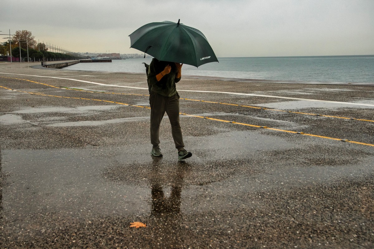 Κακοκαιρία Adel: Προειδοποιήσεις για ισχυρές βροχές και καταιγίδες σήμερα (28/11) στη Θεσσαλονίκη