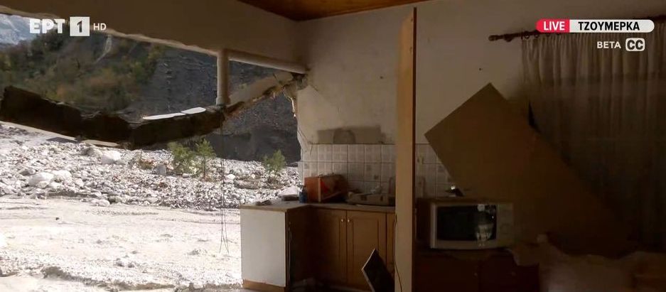 Στο έλεος της κακοκαιρίας Τζουμέρκα και Μετέωρα: Κατέρρευσαν γέφυρες, αποκλείστηκαν χωριά (VIDEO)