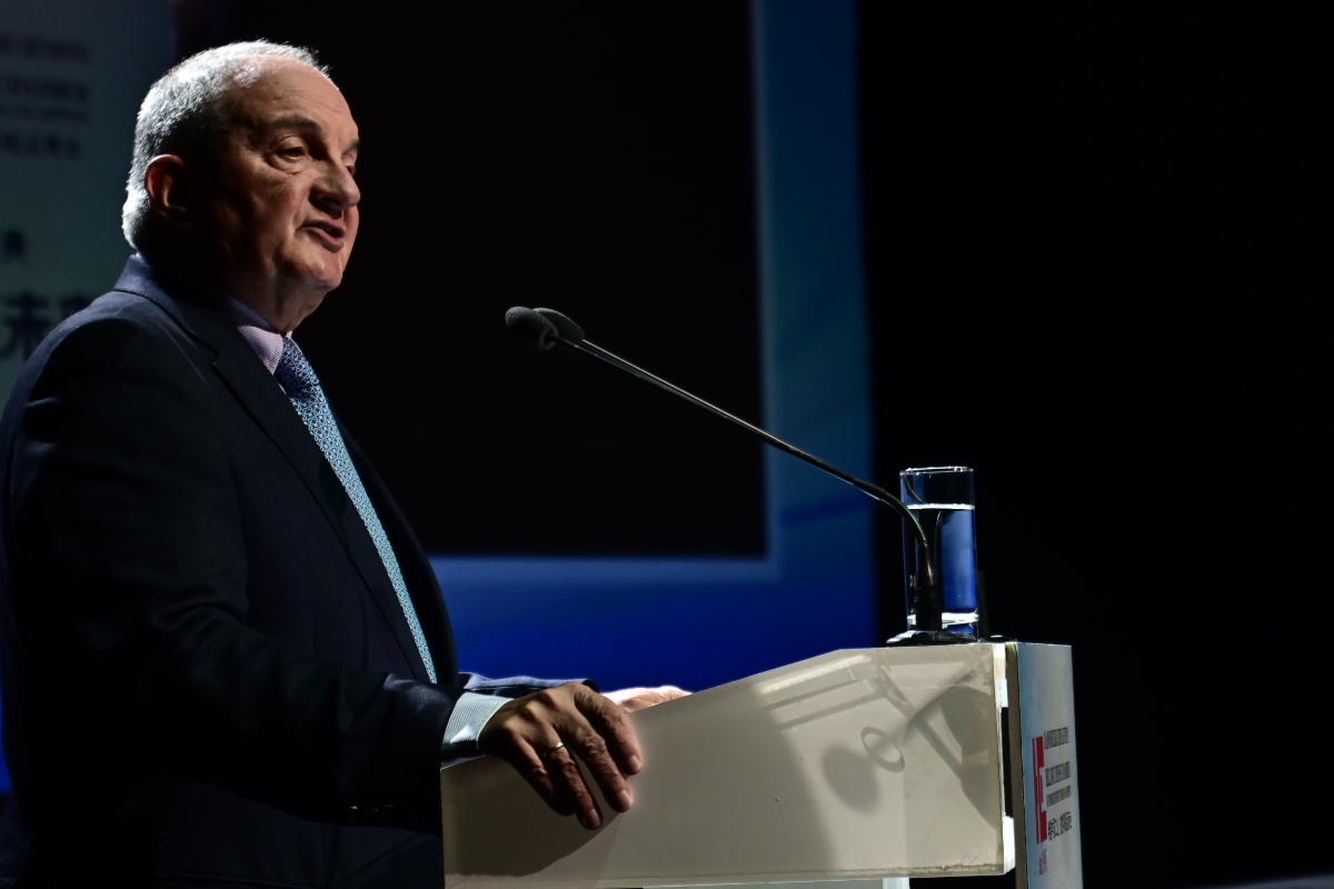Καραμανλής: «Αμοιβαία τα οφέλη από τις σχέσεις Ελλάδας και Κίνας»