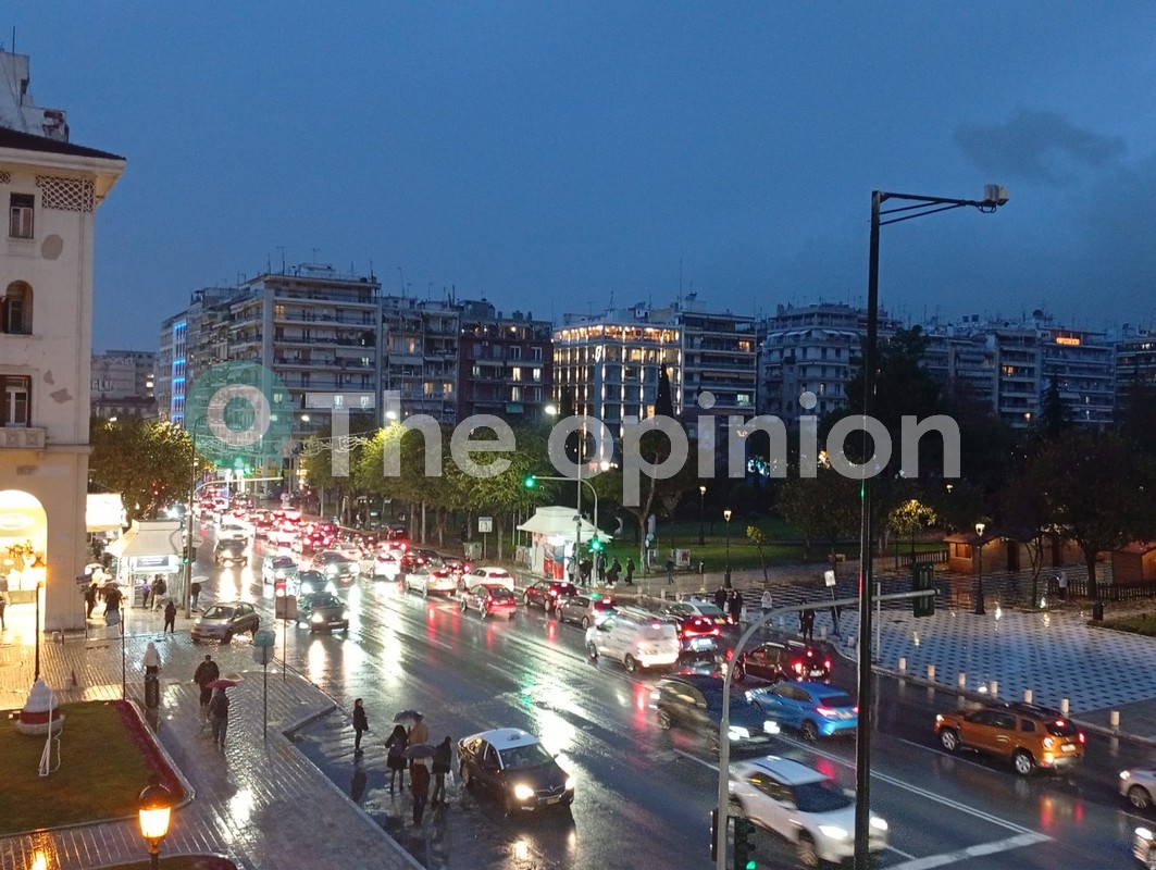 Η βροχή έφερε «ασφυξία» στους δρόμους της Θεσσαλονίκης (ΦΩΤΟ+ΧΑΡΤΕΣ)