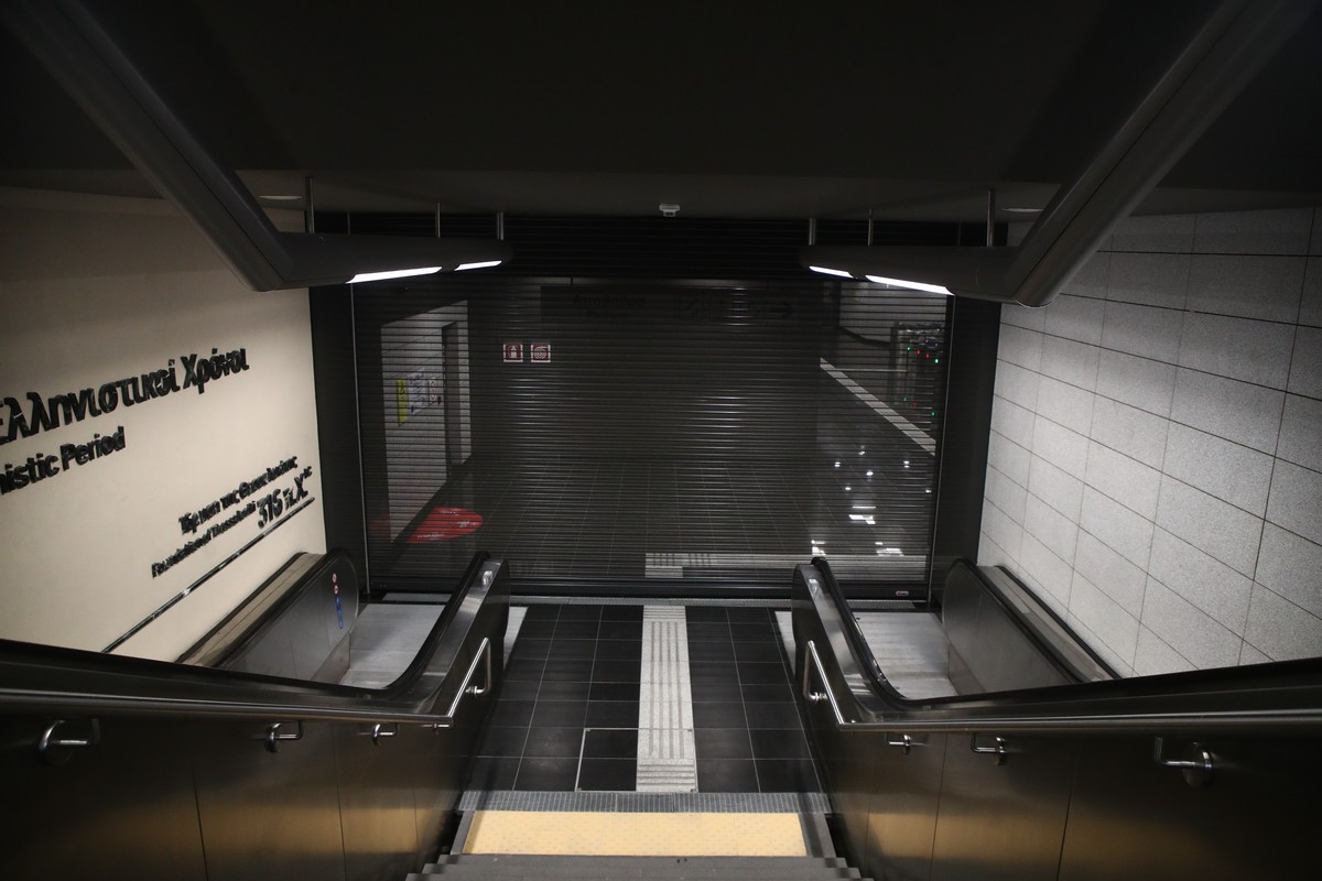 Θεσσαλονίκη: «Τρύπωσαν» τα ξημερώματα στο Μετρό με σπρέι και κόφτη – Χειροπέδες σε δύο άτομα