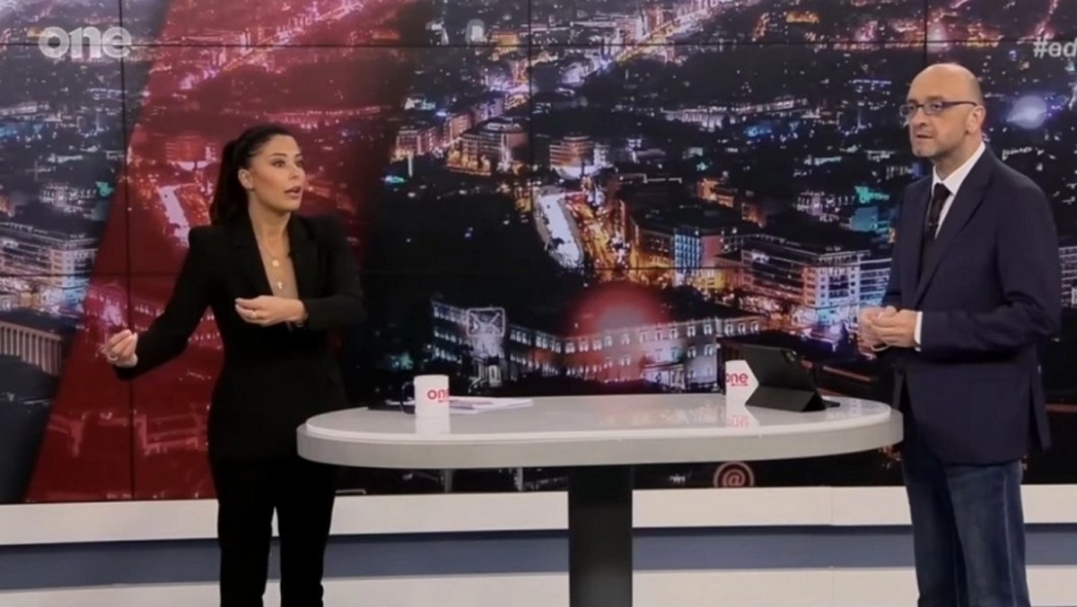 Απίστευτο σκηνικό: Κάποιος φώναξε «αυνανιστής» την ώρα που μιλούσε η Α. Λατινοπούλου (VIDEO)