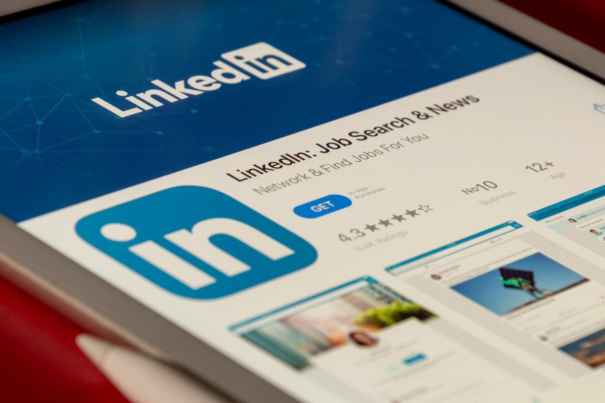 Το LinkedIn από σήμερα χρησιμοποιεί δημόσια δεδομένα χρηστών για εκπαίδευση μοντέλων ΑΙ