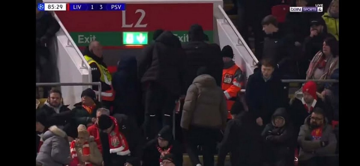 Απογοήτευση στο «Άνφιλντ»: Οι φίλοι της Λίβερπουλ εγκατέλειπαν το γήπεδο πριν τη λήξη (VIDEO)