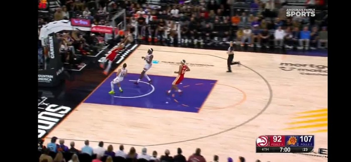 Σοκαριστικός τραυματισμός στο NBA: Παίκτης έπεσε άτσαλα μετά από κάρφωμα (VIDEO)