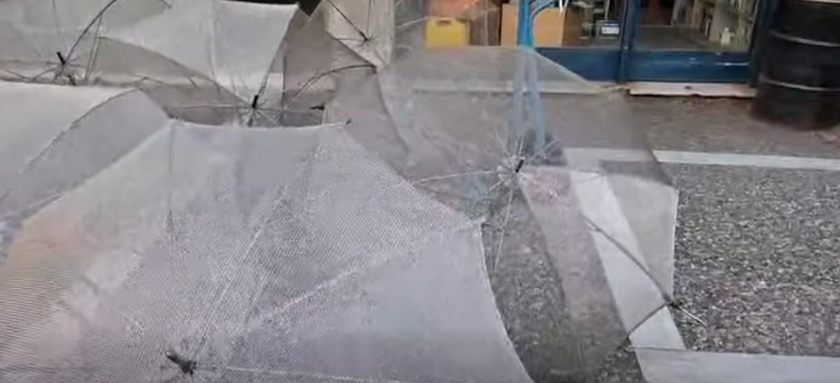 Επιστρέφουν «ανανεωμένες» στη Θεσσαλονίκη οι ομπρέλες του Ζογγολόπουλου (VIDEO)