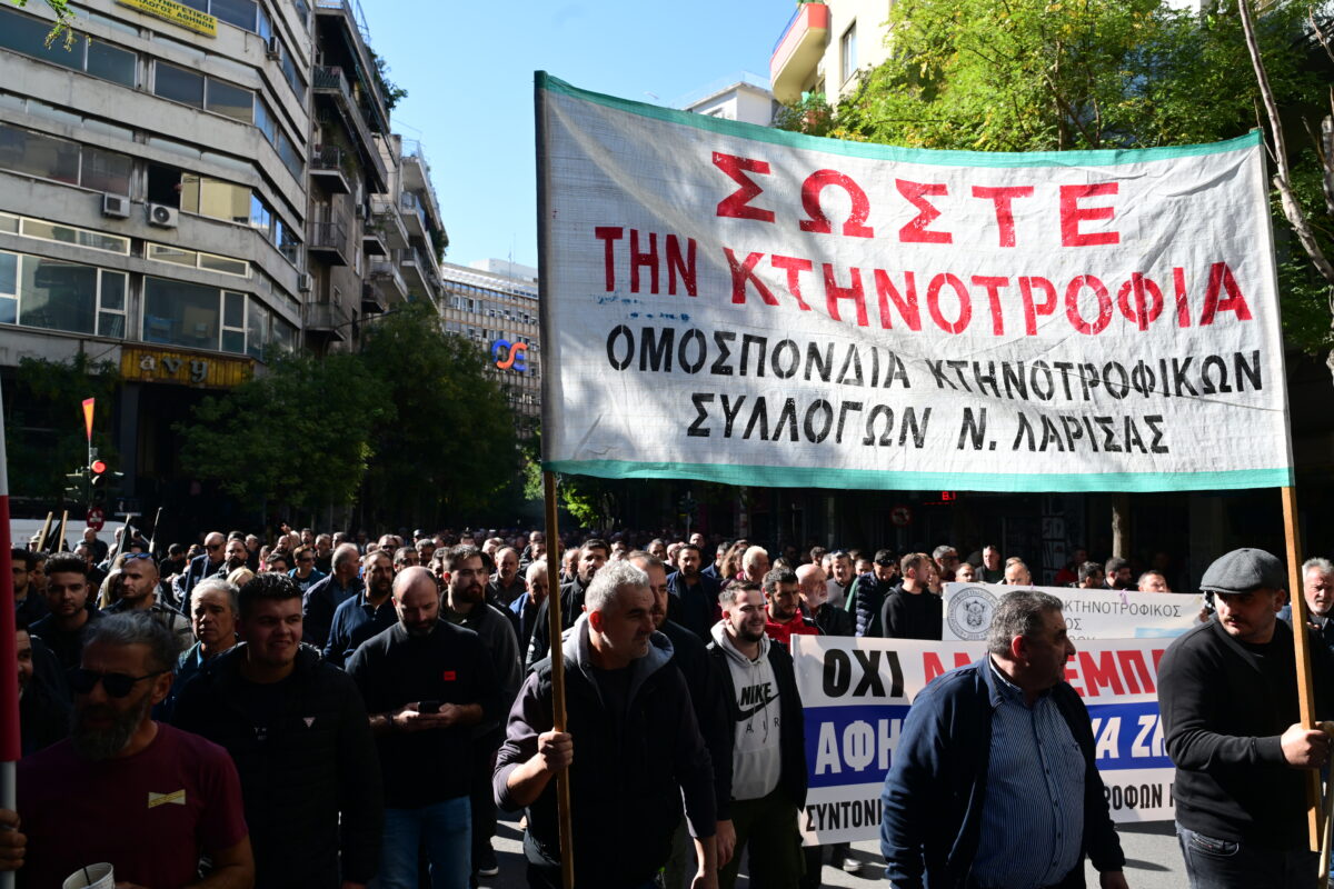 Σε εξέλιξη το αγροτικό συλλαλητήριο στην Αθήνα (ΦΩΤΟ -VIDEO)
