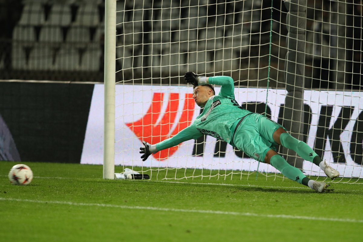 Europa League: Ο Παβλένκα υποψήφιος για την καλύτερη απόκρουση και ο Καρέτσας για το ομορφότερο γκολ (VIDEO)