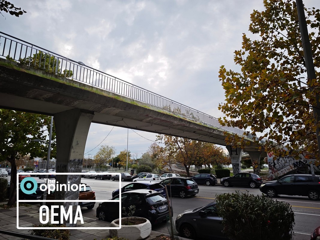Εικόνες εγκατάλειψης στην πεζογέφυρα της Λεωφόρου Μεγάλου Αλεξάνδρου
