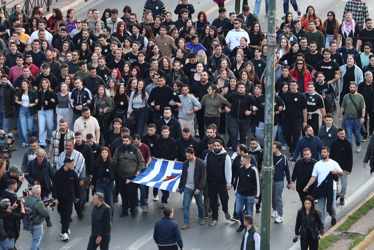 Αθήνα: 43 προσαγωγές από την ΕΛ.ΑΣ στη συγκέντρωση για την επέτειο του Πολυτεχνείου – Οι 11 μετατράπηκαν σε συλλήψεις