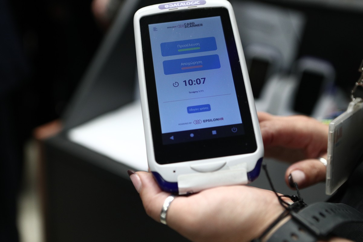 Από σήμερα η επέκταση της ψηφιακής κάρτας εργασίας σε 280.000 επιχειρήσεις (VIDEO)