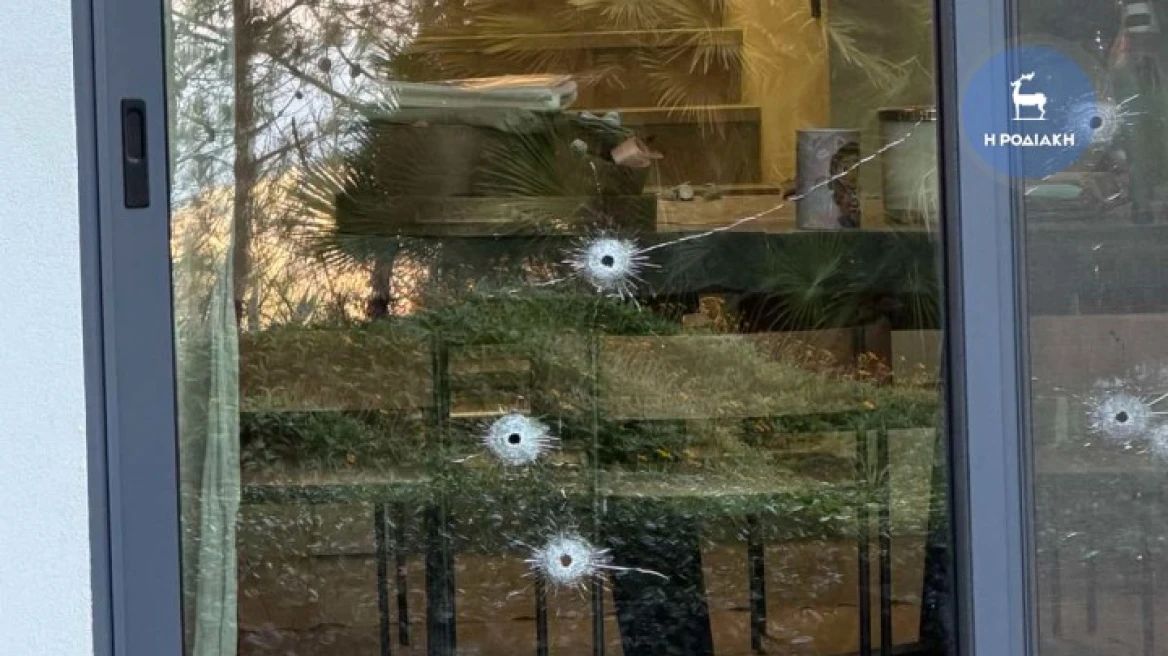 Η στιγμή που γαζώνουν με σφαίρες το σπίτι επιχειρηματία στη Ρόδο (VIDEO)