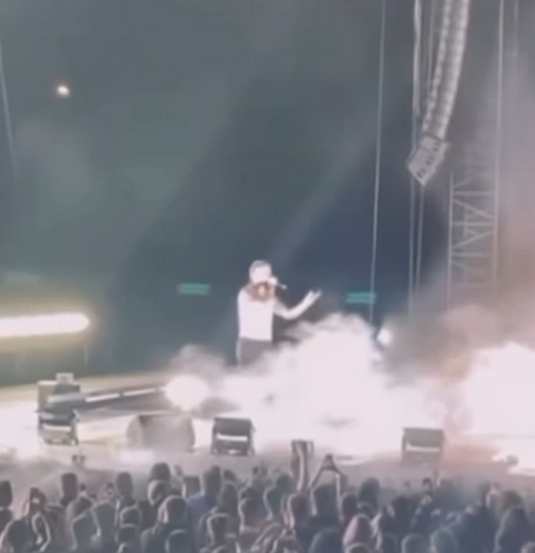 Ο RACK ζήτησε από τους θαυμαστές του να φωνάξουν «Ιησούς Χριστός νικά» με ρυθμό