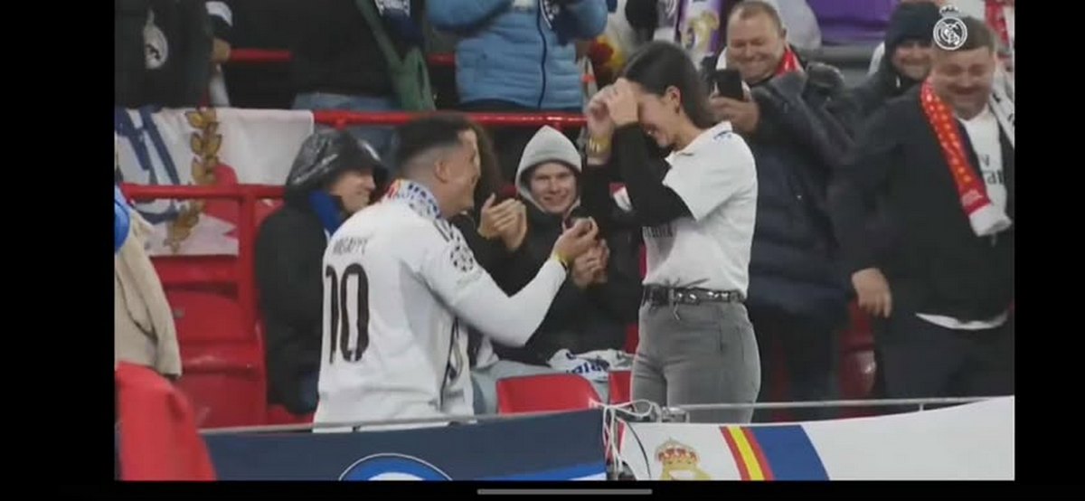 Οπαδός της Ρεάλ έκανε πρόταση γάμου στο «Άνφιλντ» – Ποια ήταν η απάντηση (VIDEO)