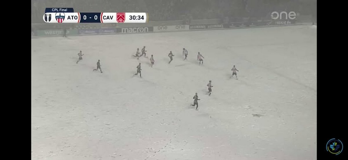 Το γήπεδο θύμιζε… χιονοδρομικό κέντρο – Απίθανος τελικός στην καναδική Premier League (VIDEO)