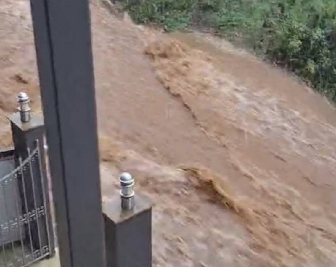 Κακοκαιρία Adel: Μετρούν πληγές στη Θάσο – Αίτηση για προσοχή από τον δήμαρχο (VIDEO)