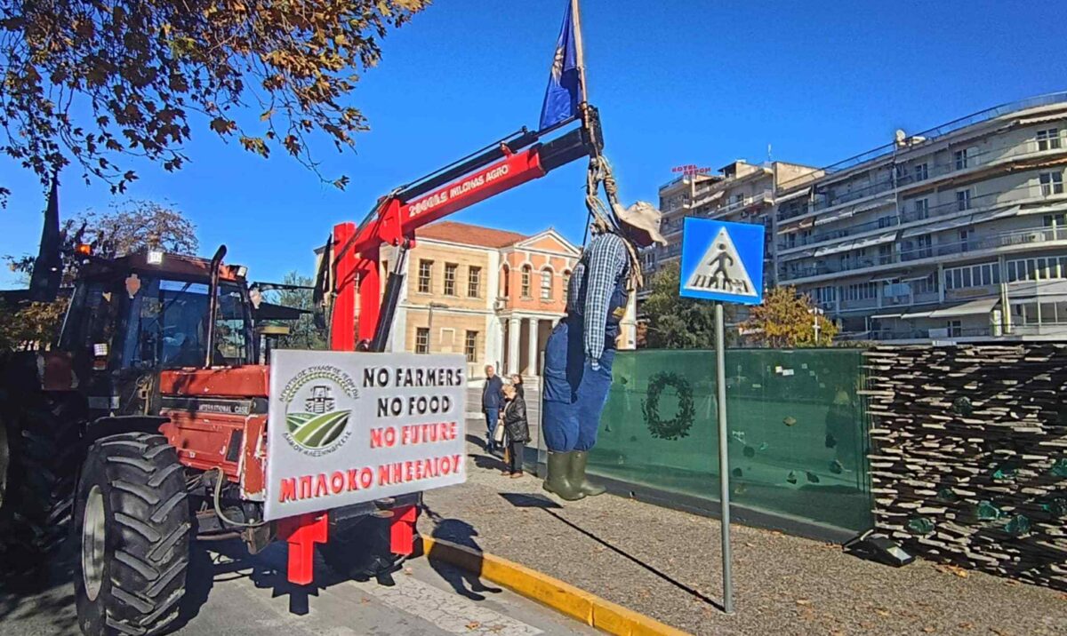 Κινητοποίηση στη Βέροια: Αγρότες και κτηνοτρόφοι βγήκαν με τα τρακτέρ στο κέντρο